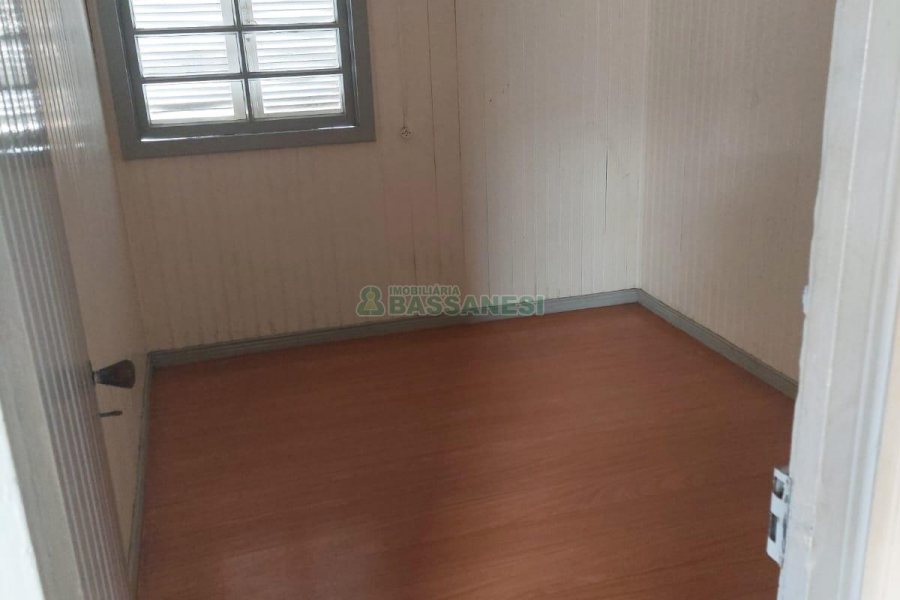 Casa com 253m², 5 dormitórios, no bairro São Leopoldo em Caxias do Sul para Comprar