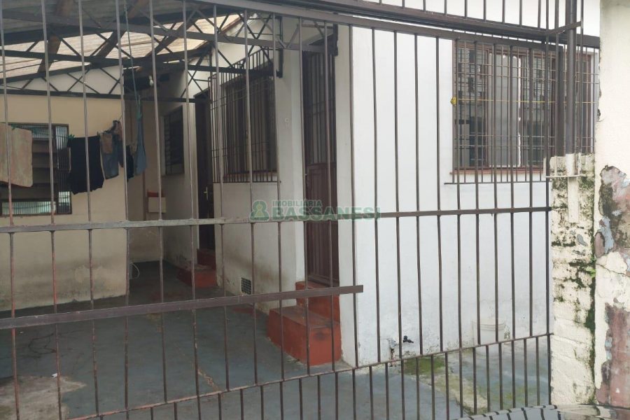 Casa com 253m², 5 dormitórios, no bairro São Leopoldo em Caxias do Sul para Comprar