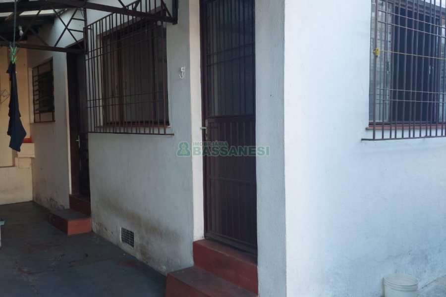 Casa com 253m², 5 dormitórios, no bairro São Leopoldo em Caxias do Sul para Comprar