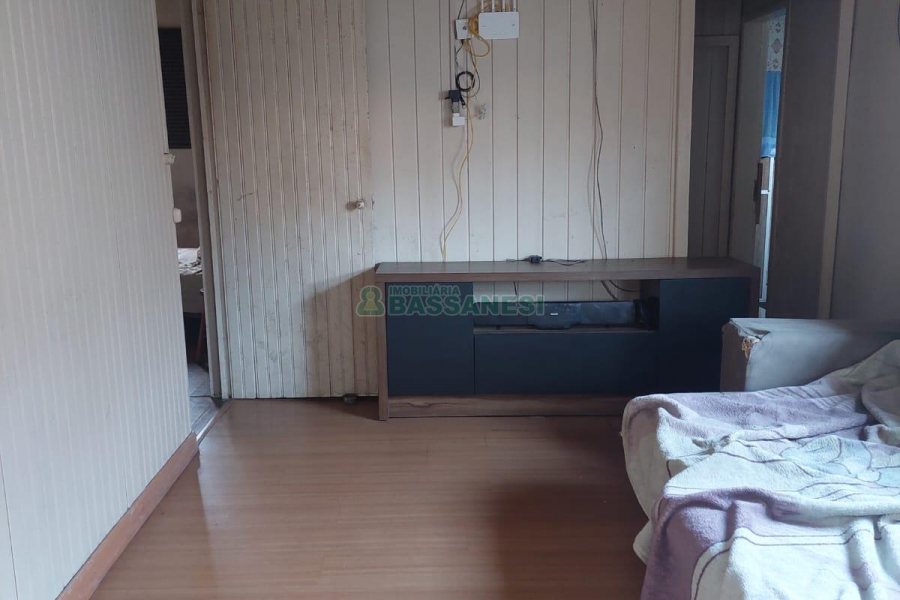 Casa com 253m², 5 dormitórios, no bairro São Leopoldo em Caxias do Sul para Comprar