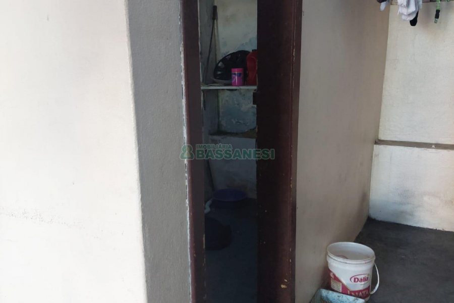 Casa com 253m², 5 dormitórios, no bairro São Leopoldo em Caxias do Sul para Comprar