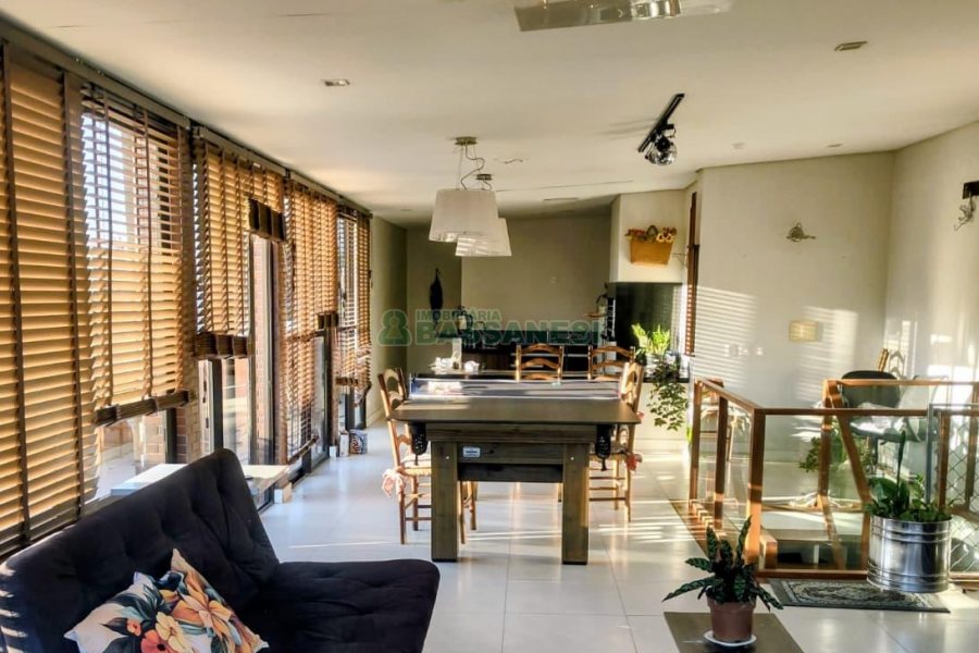 Apto/Cobertura com 116m², 3 dormitórios, 2 vagas, no bairro Centro em Caxias do Sul para Comprar