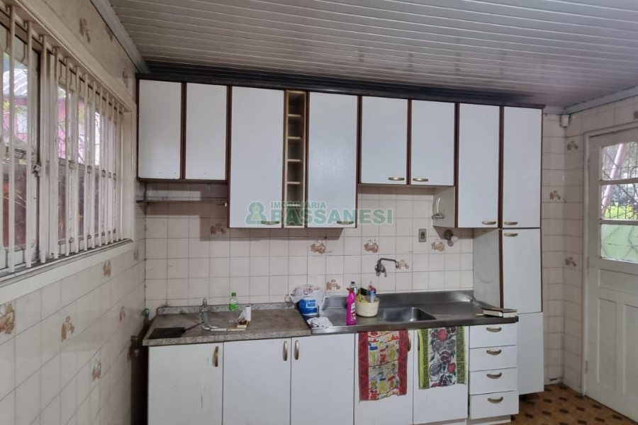 Casa com 100m², 3 dormitórios, 1 vaga, no bairro Panazzolo em Caxias do Sul para Comprar