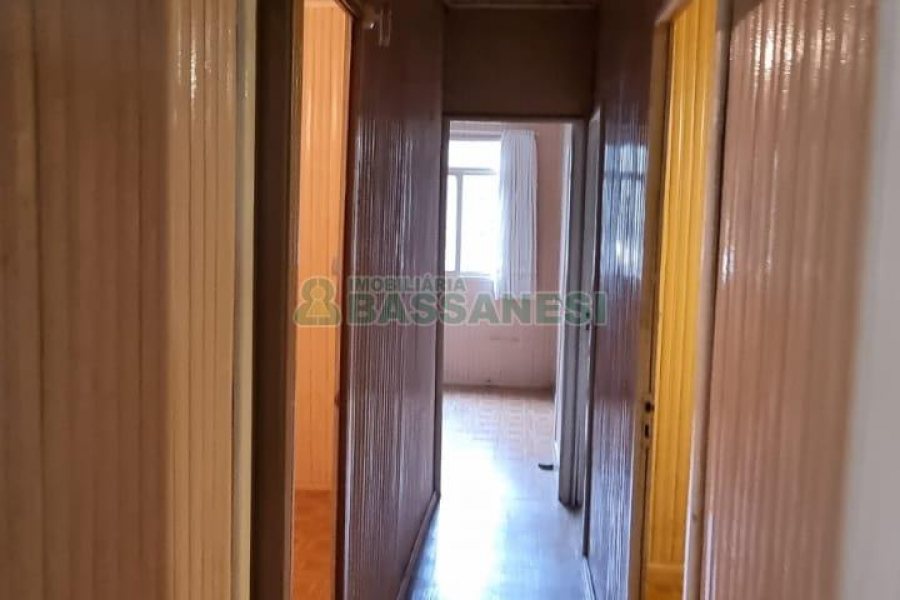 Casa com 100m², 3 dormitórios, 1 vaga, no bairro Panazzolo em Caxias do Sul para Comprar