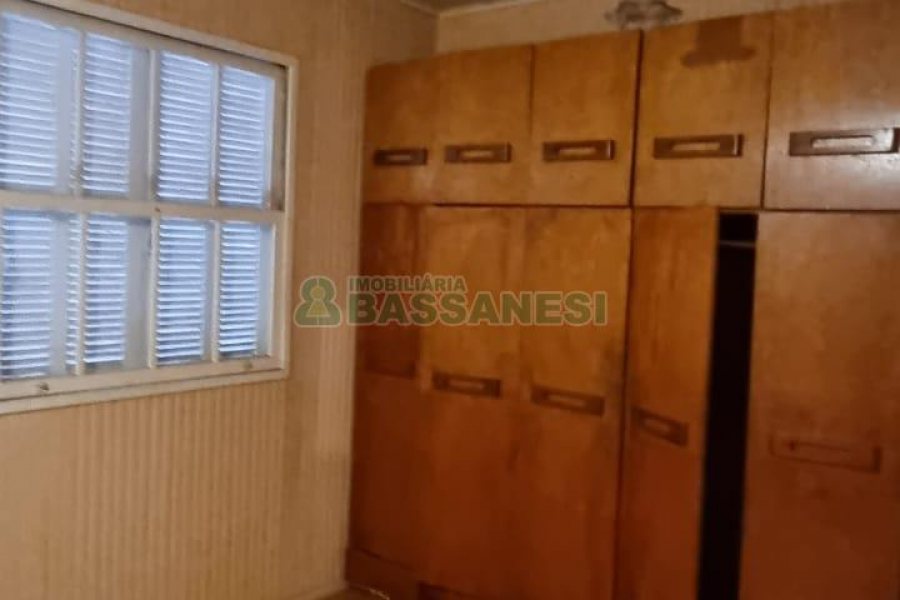 Casa com 100m², 3 dormitórios, 1 vaga, no bairro Panazzolo em Caxias do Sul para Comprar