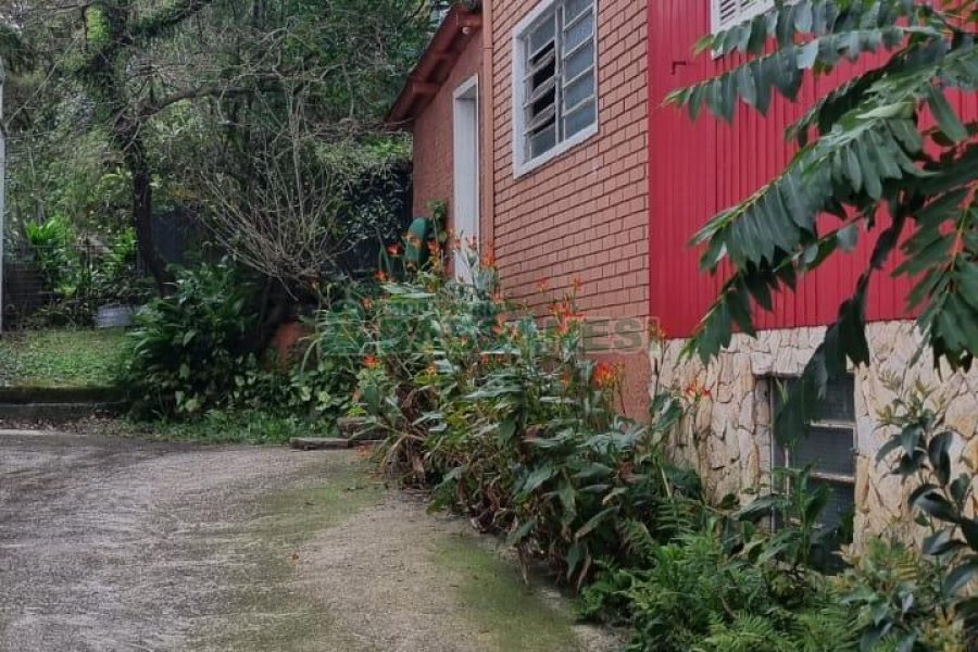Casa com 100m², 3 dormitórios, 1 vaga, no bairro Panazzolo em Caxias do Sul para Comprar