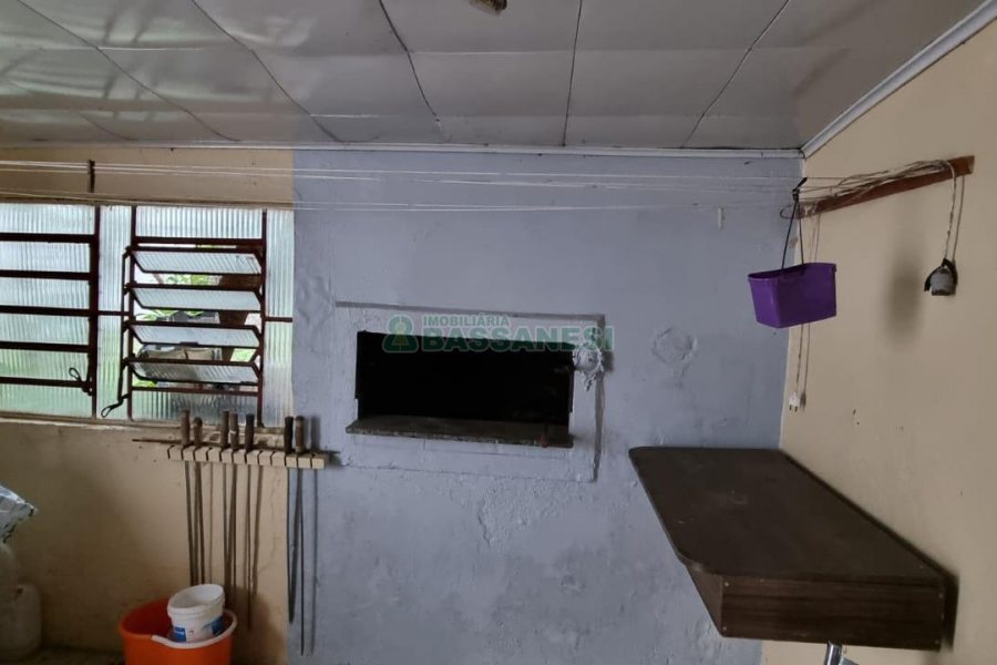 Casa com 100m², 3 dormitórios, 1 vaga, no bairro Panazzolo em Caxias do Sul para Comprar