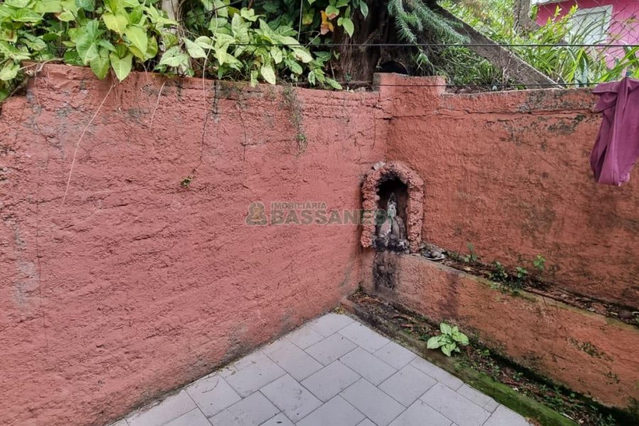 Casa com 100m², 3 dormitórios, 1 vaga, no bairro Panazzolo em Caxias do Sul para Comprar
