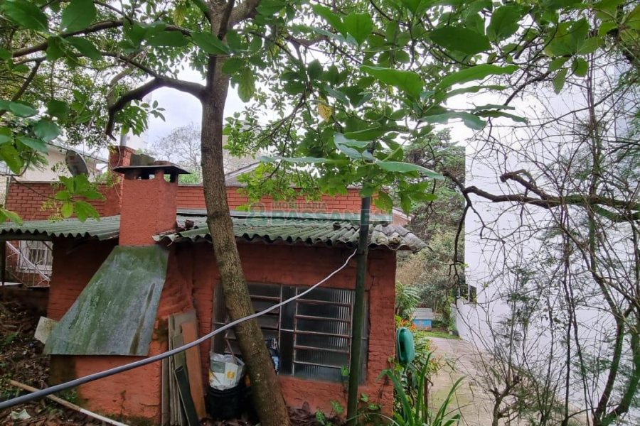 Casa com 100m², 3 dormitórios, 1 vaga, no bairro Panazzolo em Caxias do Sul para Comprar