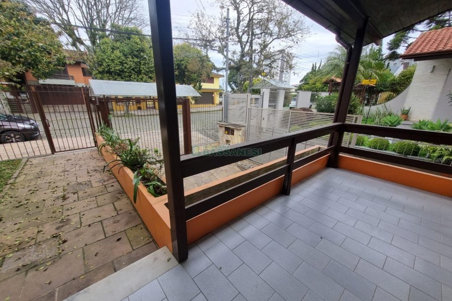 Casa com 270m², 3 dormitórios, 1 vaga, no bairro Bela Vista em Caxias do Sul para Alugar