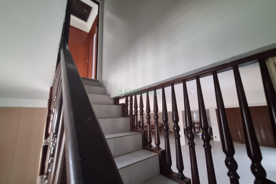 Casa com 270m², 3 dormitórios, 1 vaga, no bairro Bela Vista em Caxias do Sul para Alugar