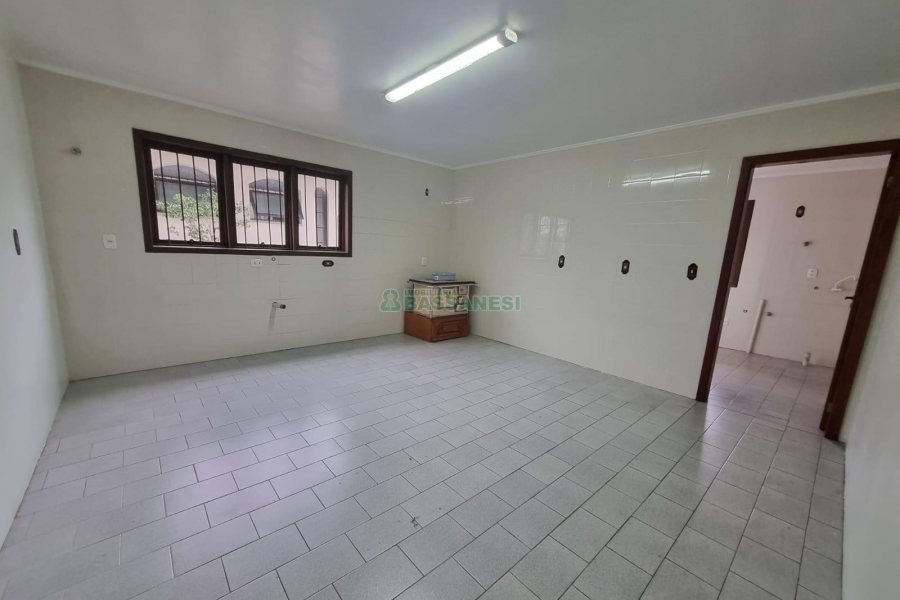 Casa com 270m², 3 dormitórios, 1 vaga, no bairro Bela Vista em Caxias do Sul para Alugar