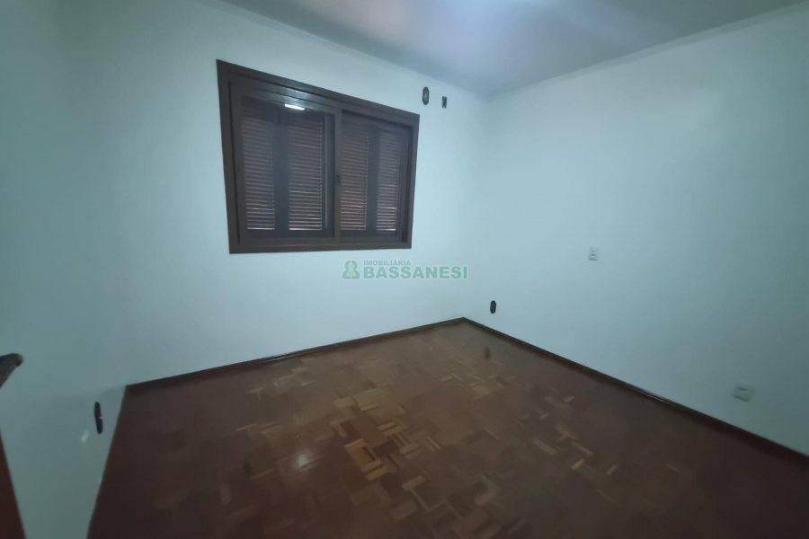 Casa com 270m², 3 dormitórios, 1 vaga, no bairro Bela Vista em Caxias do Sul para Alugar