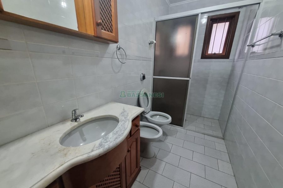 Casa com 270m², 3 dormitórios, 1 vaga, no bairro Bela Vista em Caxias do Sul para Alugar