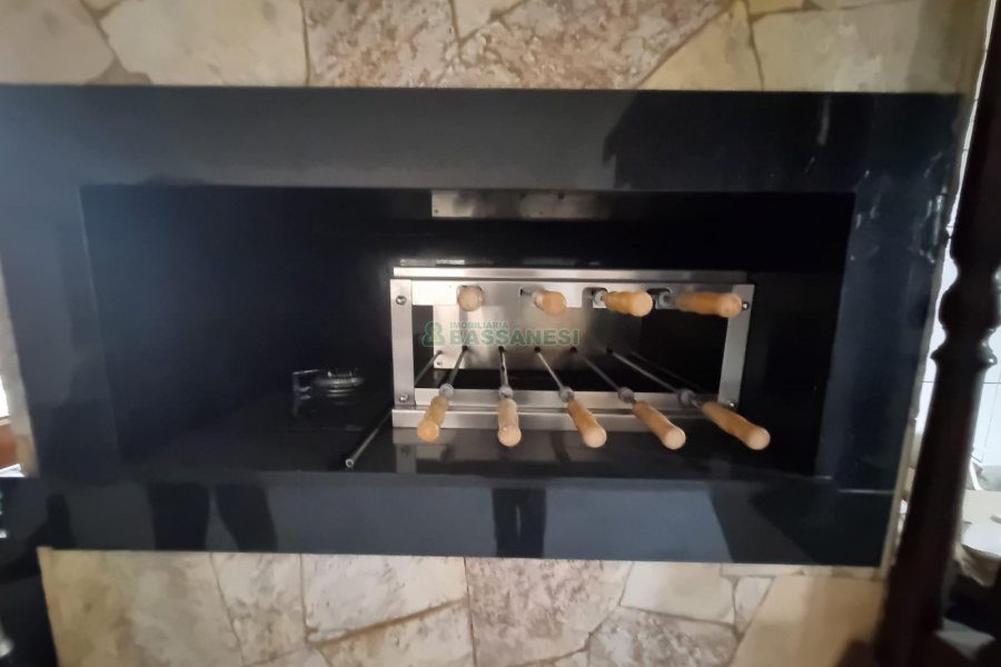 Casa com 270m², 3 dormitórios, 1 vaga, no bairro Bela Vista em Caxias do Sul para Alugar