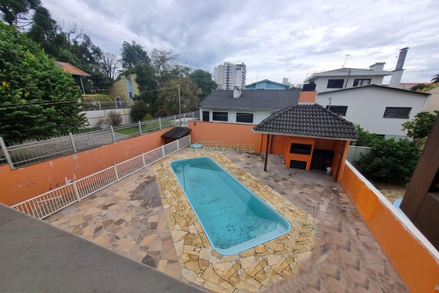 Casa com 270m², 3 dormitórios, 1 vaga, no bairro Bela Vista em Caxias do Sul para Alugar