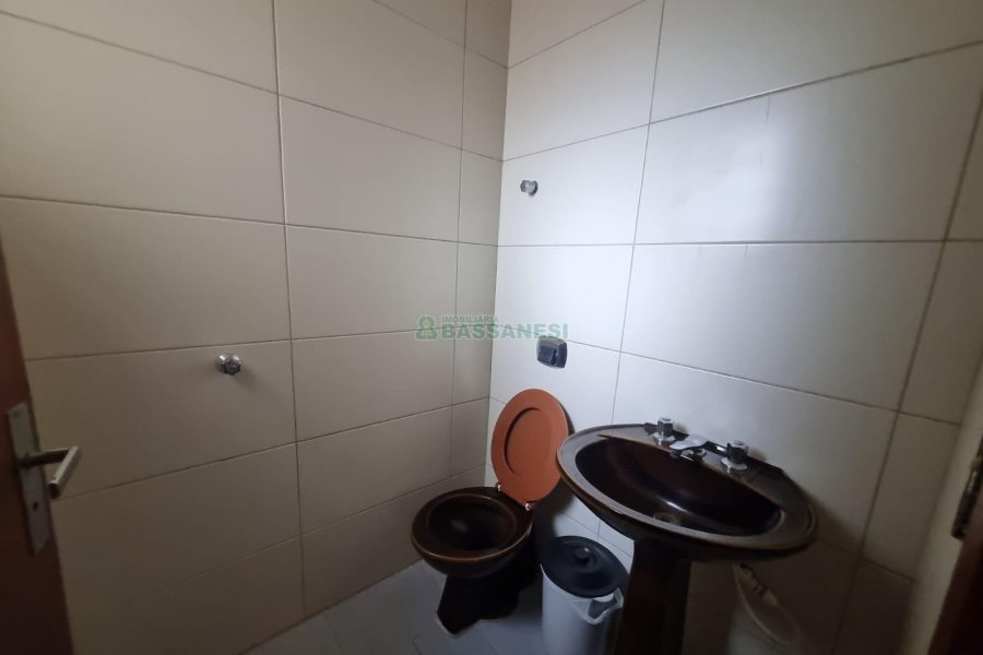 Casa com 270m², 3 dormitórios, 1 vaga, no bairro Bela Vista em Caxias do Sul para Alugar