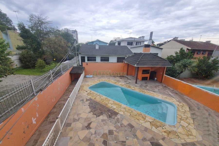 Casa com 270m², 3 dormitórios, 1 vaga, no bairro Bela Vista em Caxias do Sul para Alugar