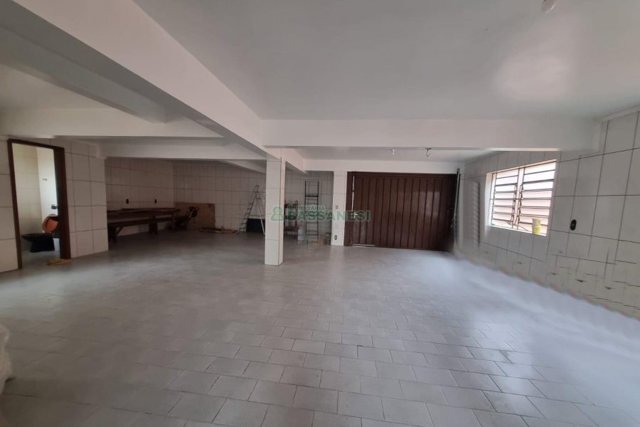 Casa com 270m², 3 dormitórios, 1 vaga, no bairro Bela Vista em Caxias do Sul para Alugar