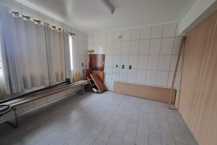 Casa com 270m², 3 dormitórios, 1 vaga, no bairro Bela Vista em Caxias do Sul para Alugar