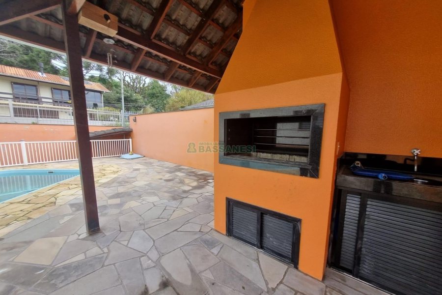 Casa com 270m², 3 dormitórios, 1 vaga, no bairro Bela Vista em Caxias do Sul para Alugar