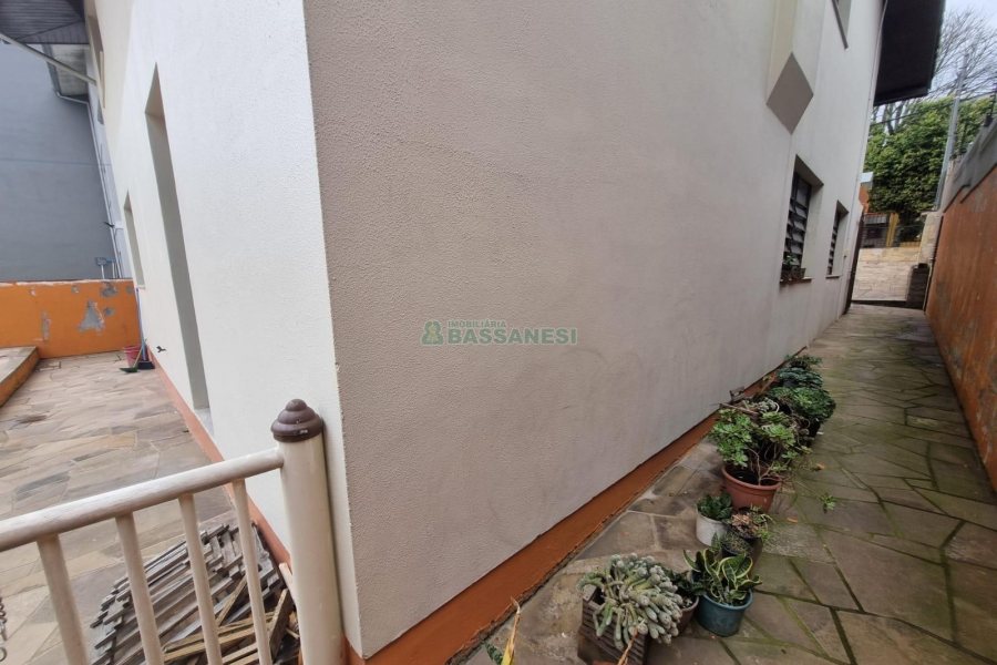 Casa com 270m², 3 dormitórios, 1 vaga, no bairro Bela Vista em Caxias do Sul para Alugar