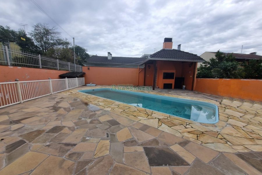 Casa com 270m², 3 dormitórios, 1 vaga, no bairro Bela Vista em Caxias do Sul para Alugar
