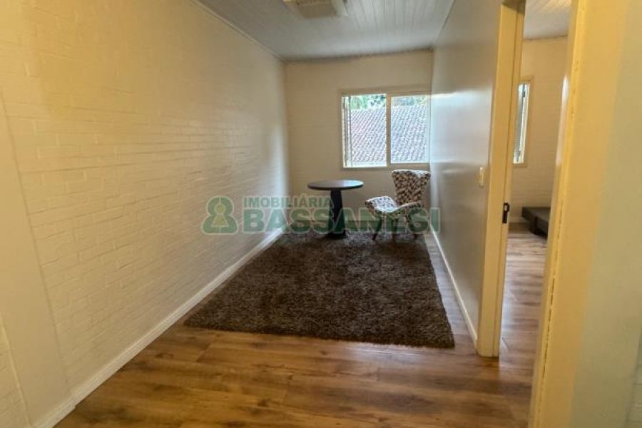 Sobrado Mobiliado com 105m², 2 dormitórios, 2 vagas, no bairro Santa Catarina em Caxias do Sul para Alugar