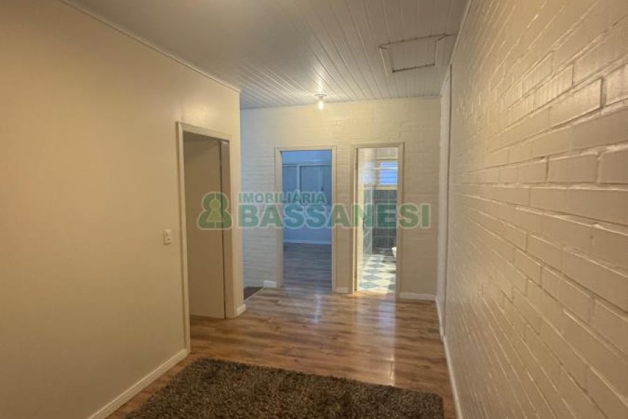 Sobrado Mobiliado com 105m², 2 dormitórios, 2 vagas, no bairro Santa Catarina em Caxias do Sul para Alugar