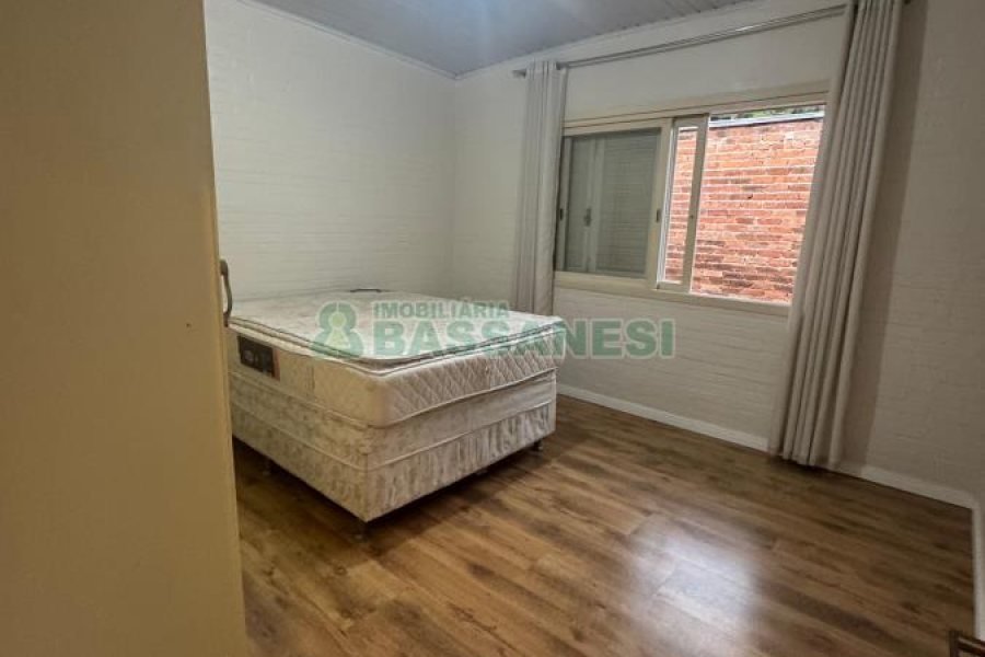 Sobrado Mobiliado com 105m², 2 dormitórios, 2 vagas, no bairro Santa Catarina em Caxias do Sul para Alugar