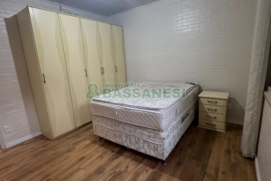 Sobrado Mobiliado com 105m², 2 dormitórios, 2 vagas, no bairro Santa Catarina em Caxias do Sul para Alugar