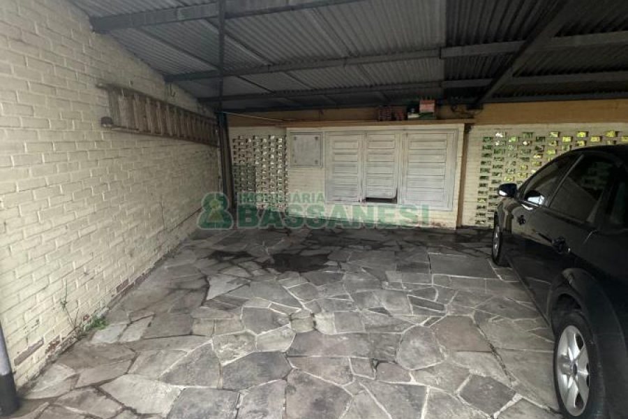 Sobrado Mobiliado com 105m², 2 dormitórios, 2 vagas, no bairro Santa Catarina em Caxias do Sul para Alugar