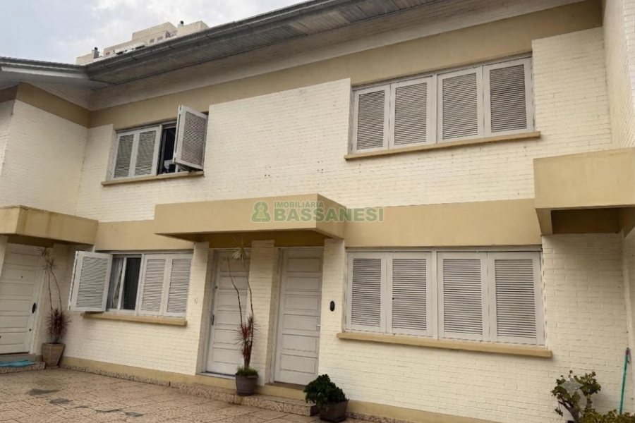 Sobrado Mobiliado com 105m², 2 dormitórios, 2 vagas, no bairro Santa Catarina em Caxias do Sul para Alugar