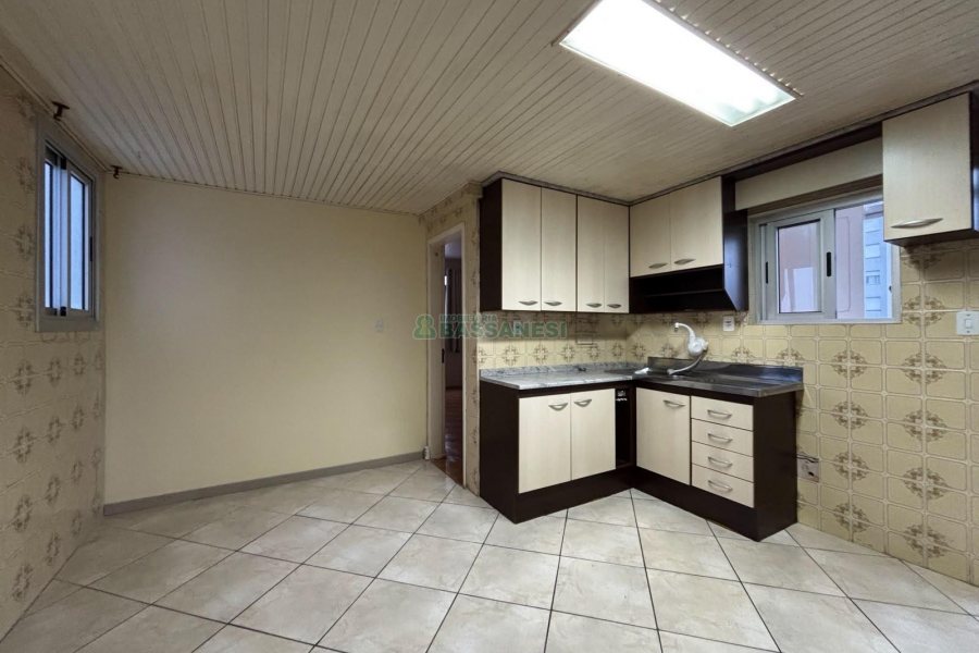Apartamento com 110m², 3 dormitórios, no bairro Centro em Caxias do Sul para Alugar