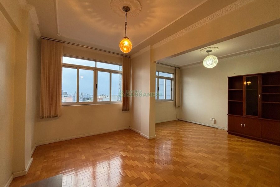 Apartamento com 110m², 3 dormitórios, no bairro Centro em Caxias do Sul para Alugar