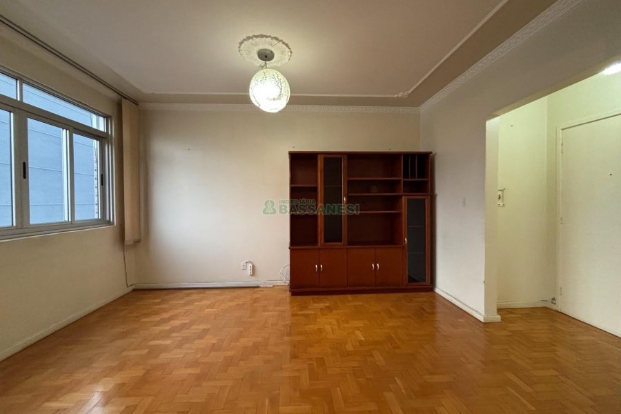Apartamento com 110m², 3 dormitórios, no bairro Centro em Caxias do Sul para Alugar