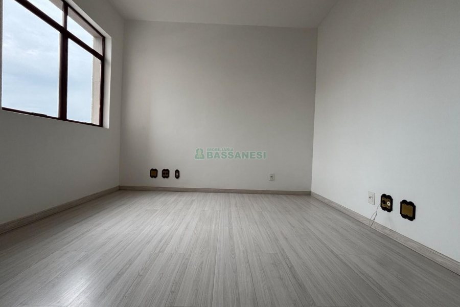 Sala com 45m², no bairro Centro em Caxias do Sul para Alugar