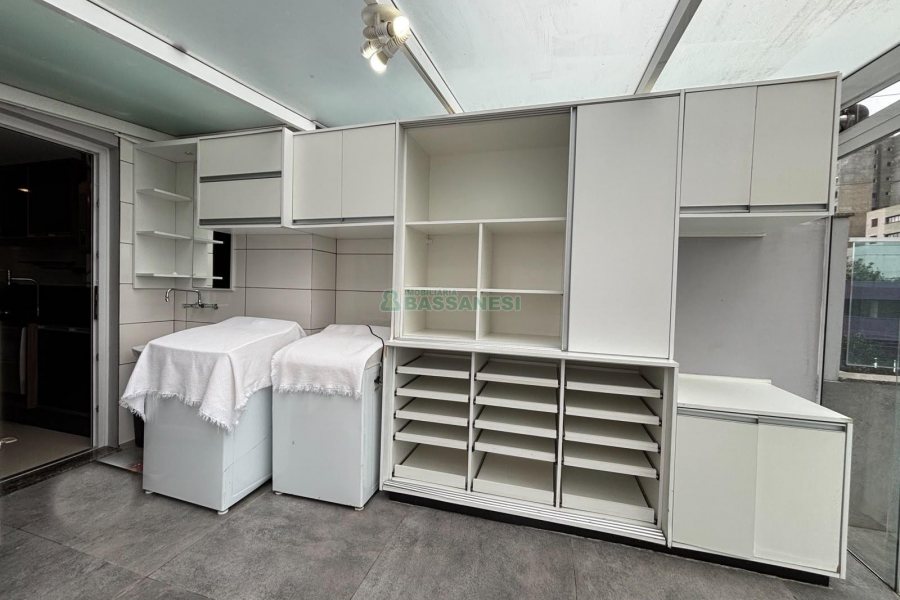 Apto Mobiliado com 207m², 2 dormitórios, 3 vagas, no bairro Sagrada Família em Caxias do Sul para Alugar