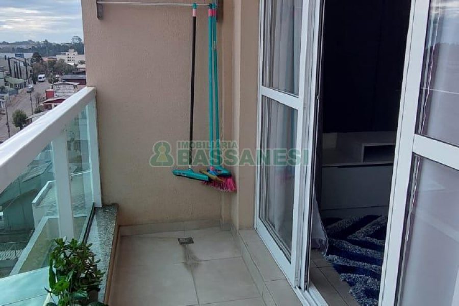 Apto Mobiliado com 58m², 2 dormitórios, 1 vaga, no bairro Desvio Rizzo em Caxias do Sul para Alugar