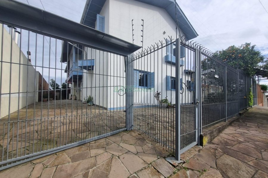 Casa Mobiliada com 200m², 3 dormitórios, 2 vagas, no bairro Santa Lúcia em Caxias do Sul para Alugar
