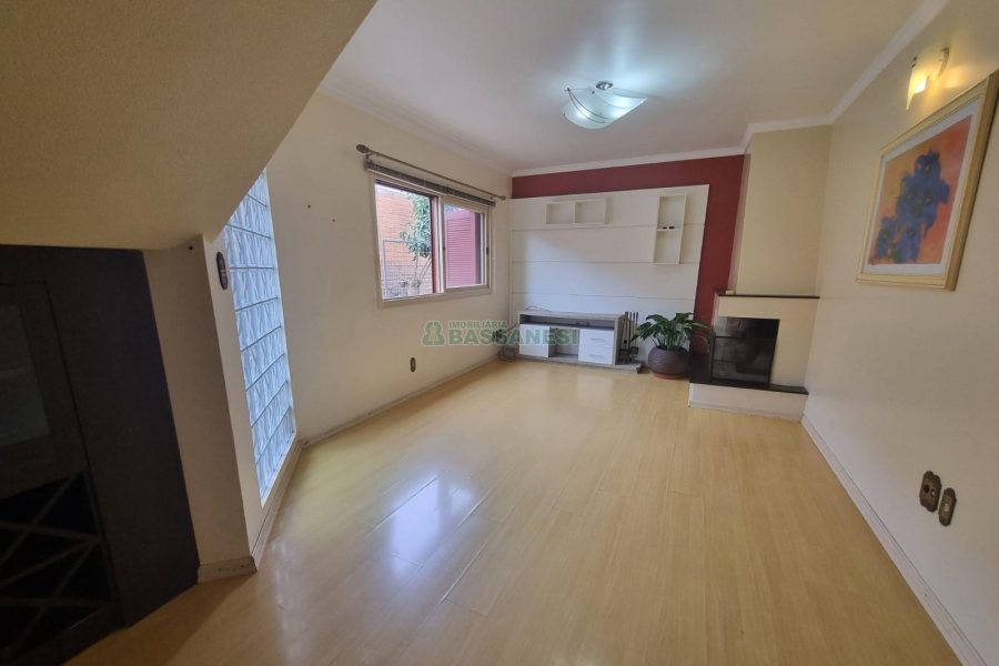 Casa Mobiliada com 200m², 3 dormitórios, 2 vagas, no bairro Santa Lúcia em Caxias do Sul para Alugar
