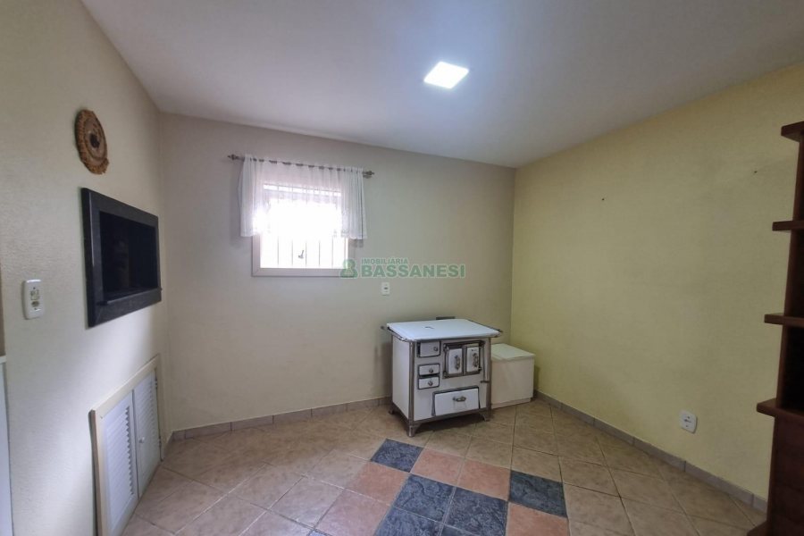 Casa Mobiliada com 200m², 3 dormitórios, 2 vagas, no bairro Santa Lúcia em Caxias do Sul para Alugar