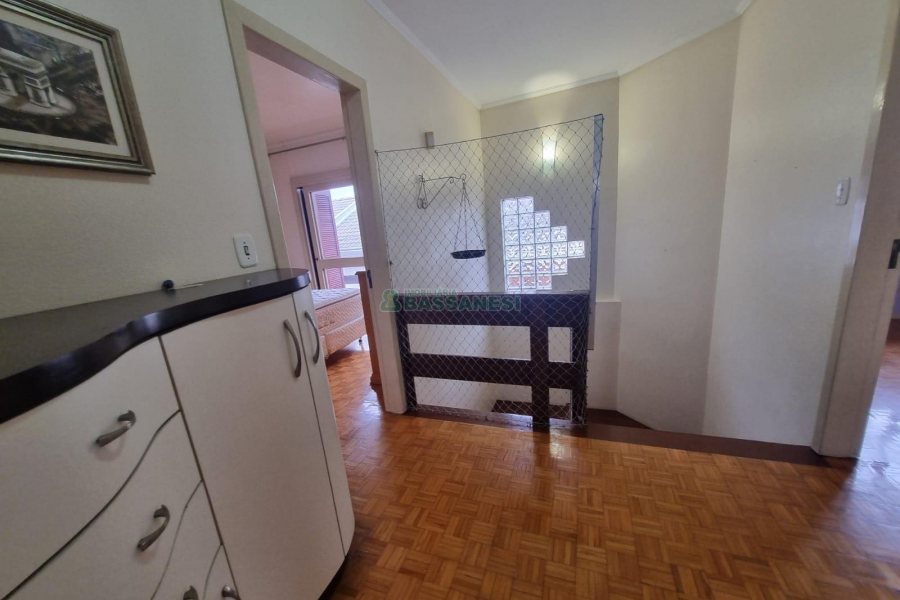 Casa Mobiliada com 200m², 3 dormitórios, 2 vagas, no bairro Santa Lúcia em Caxias do Sul para Alugar