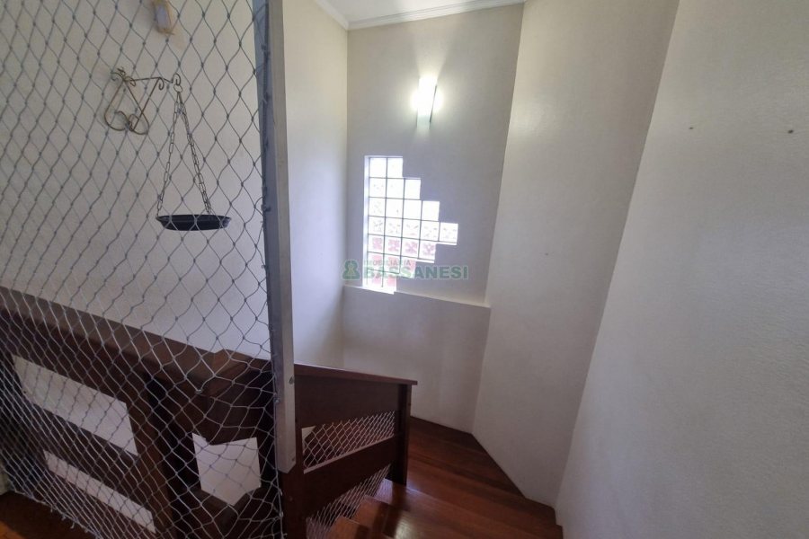 Casa Mobiliada com 200m², 3 dormitórios, 2 vagas, no bairro Santa Lúcia em Caxias do Sul para Alugar
