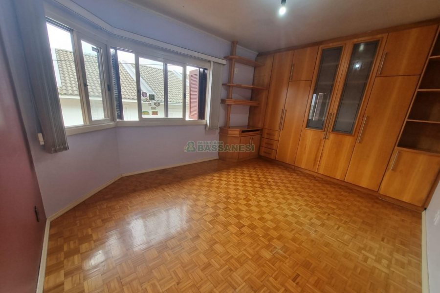 Casa Mobiliada com 200m², 3 dormitórios, 2 vagas, no bairro Santa Lúcia em Caxias do Sul para Alugar