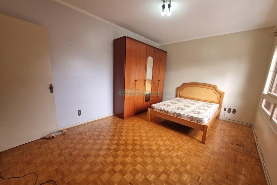 Casa Mobiliada com 200m², 3 dormitórios, 2 vagas, no bairro Santa Lúcia em Caxias do Sul para Alugar