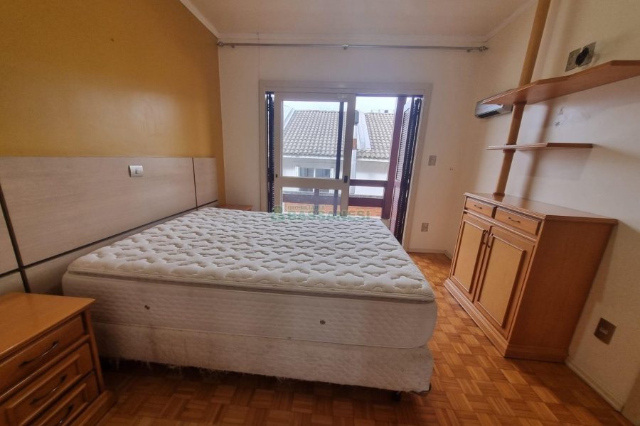 Casa Mobiliada com 200m², 3 dormitórios, 2 vagas, no bairro Santa Lúcia em Caxias do Sul para Alugar