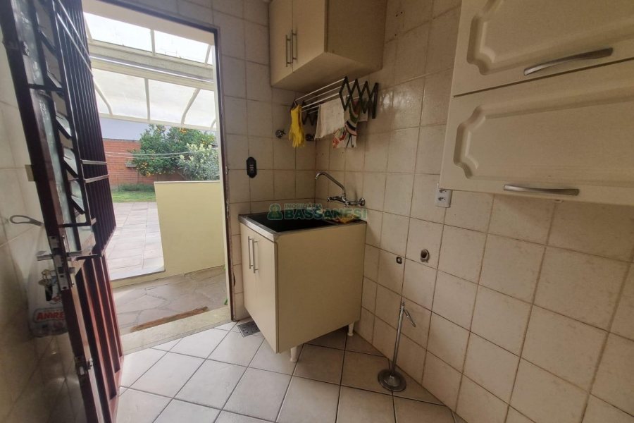 Casa Mobiliada com 200m², 3 dormitórios, 2 vagas, no bairro Santa Lúcia em Caxias do Sul para Alugar