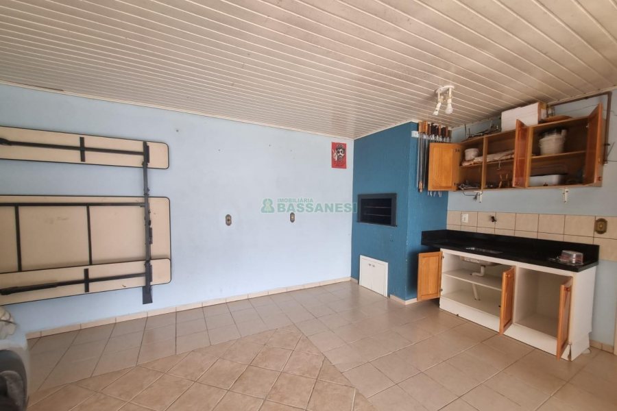 Casa Mobiliada com 200m², 3 dormitórios, 2 vagas, no bairro Santa Lúcia em Caxias do Sul para Alugar