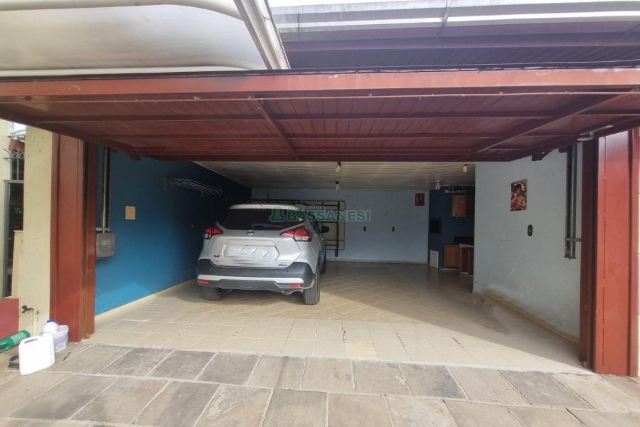 Casa Mobiliada com 200m², 3 dormitórios, 2 vagas, no bairro Santa Lúcia em Caxias do Sul para Alugar